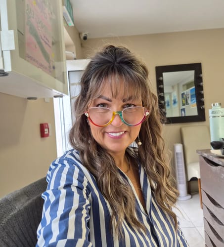 Customer photo review of JBEXTENSION 22 Inches Scalpiana Long Wave Pine Cones 3.5X4 Hard Silky Top Natural Scalp Effect Wig with Bangs OSSIE PINE CONES