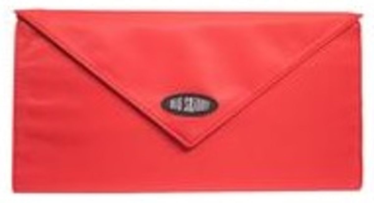 Customer photo review of Slimvelope Red