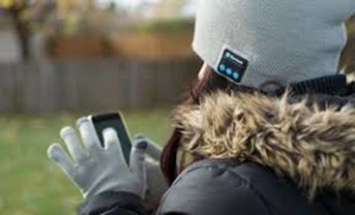 Customer photo review of Wireless Bluetooth Gloves & Beanie
