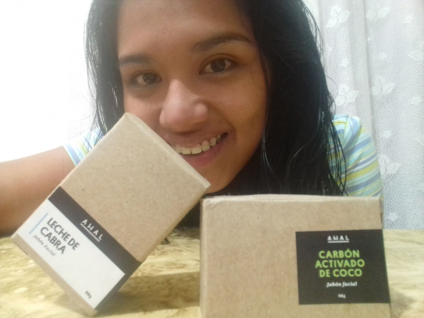 Customer photo review of Jabón Facial de Carbón Activado