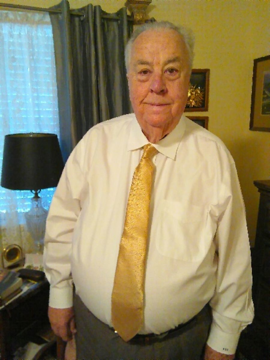 Customer photo review of Tie, Pocket Square and Cufflinks In Gold