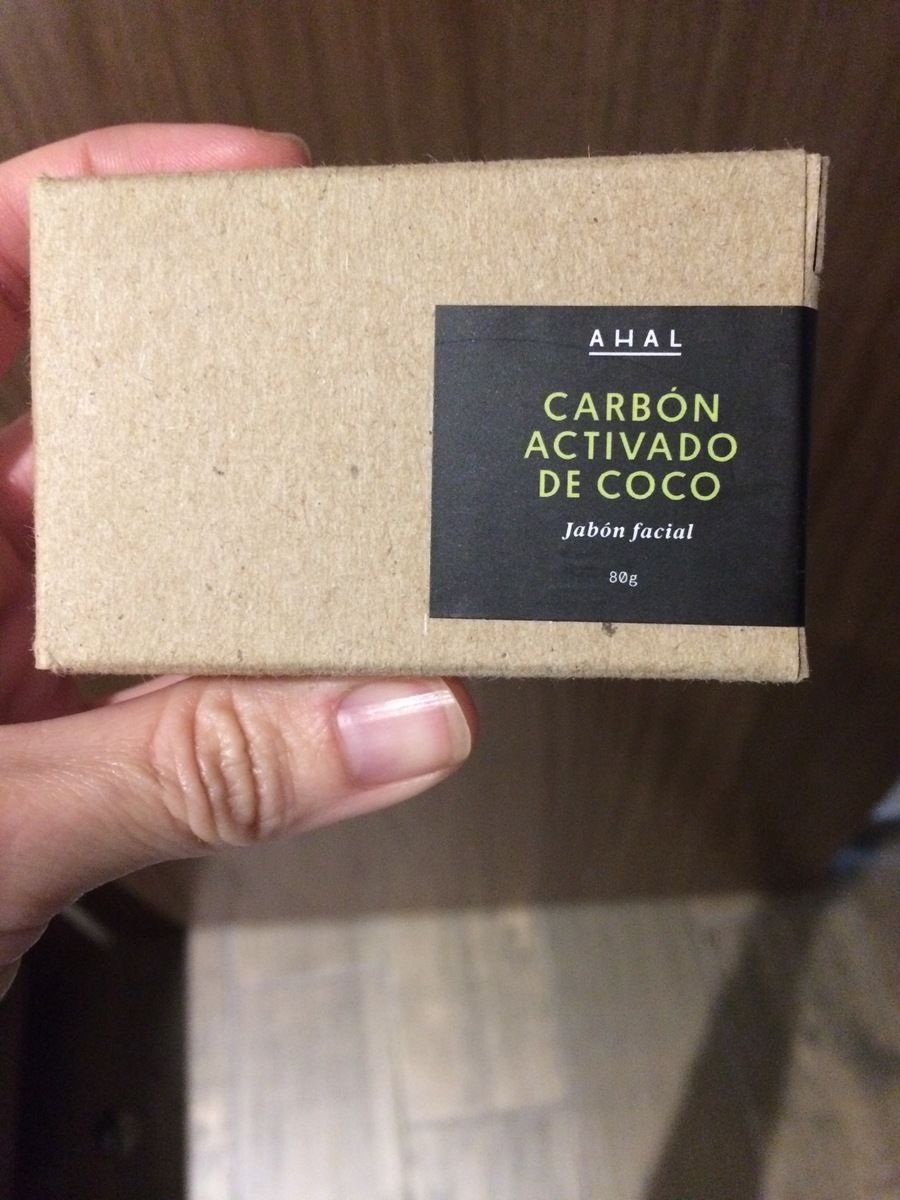 Customer photo review of Jabón Facial de Carbón Activado
