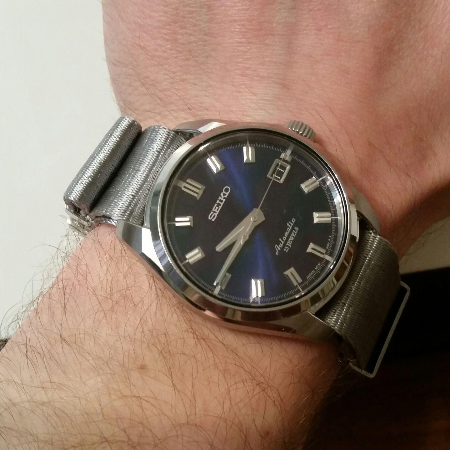 Customer photo review of AlphaShark Slim - Silver Lining