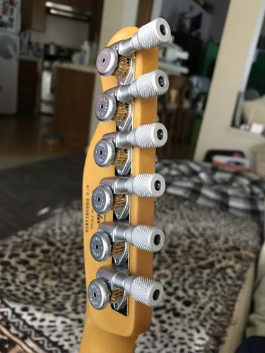 TREBLE NEW Hipshot 6 inline Open-Gear Grip-Locking STAGGERED Knurled GOLD