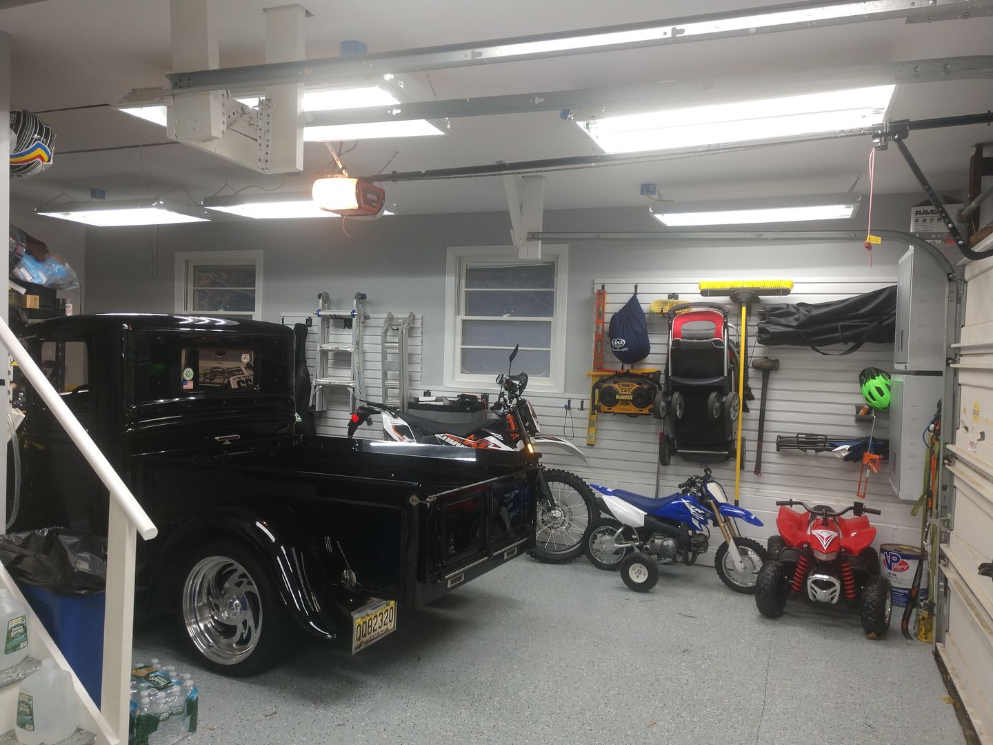 Customer photo review of Hybrid T8 4ft LED Tube Glass 18W 2400 Lumens 5000K Clear (Check Compatibility List; Not Compatible with all ballasts)