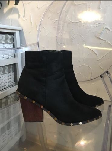 luxury rivet pointed toe ankle boots