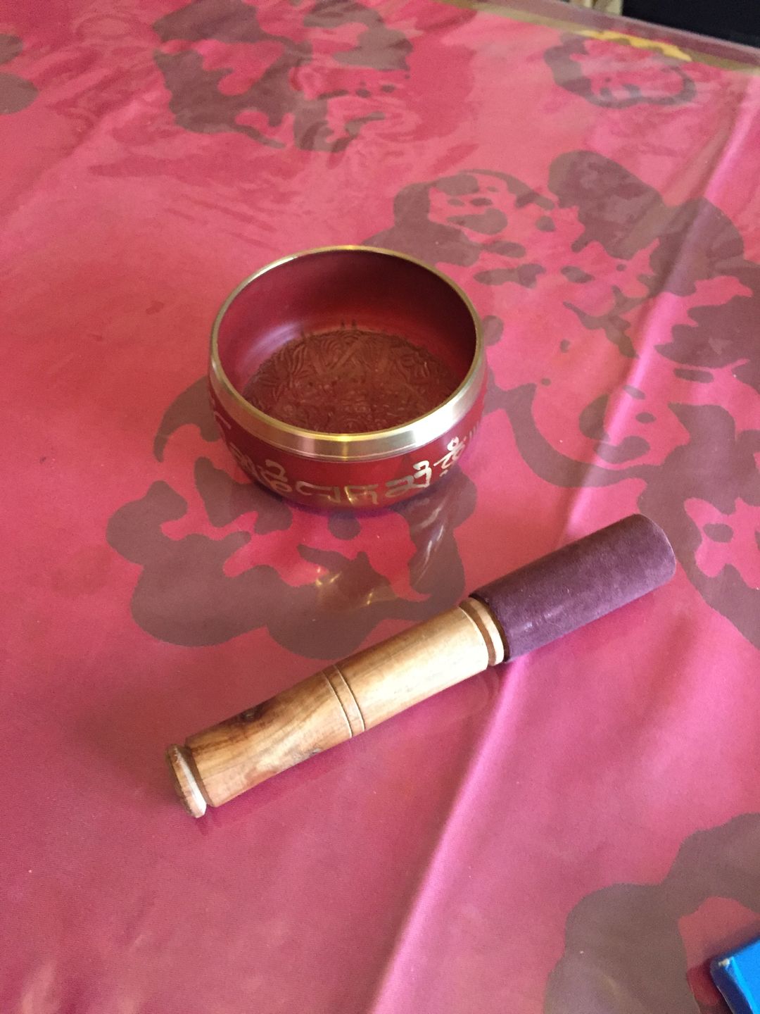 Customer photo review of Bol Chantant Tibétain | Rouge | Gravé Bouddha 14cm