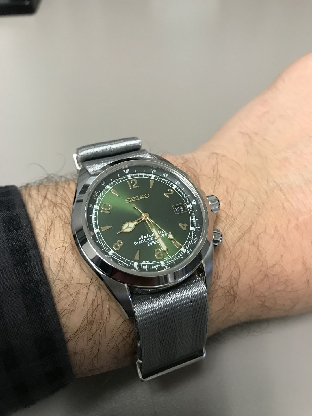 Customer photo review of AlphaShark Slim - Silver Lining
