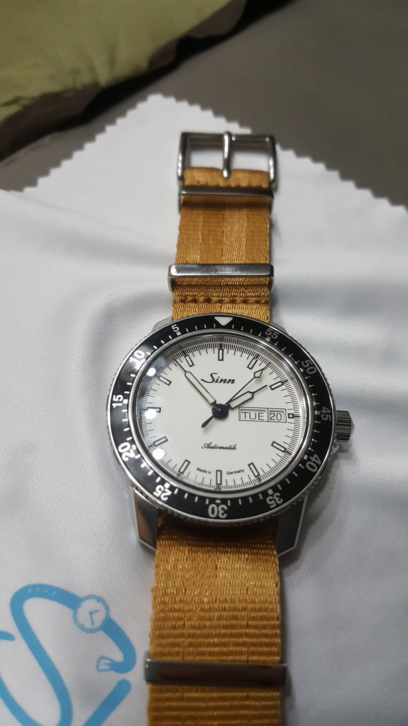 Customer photo review of AlphaShark Slim - Camel