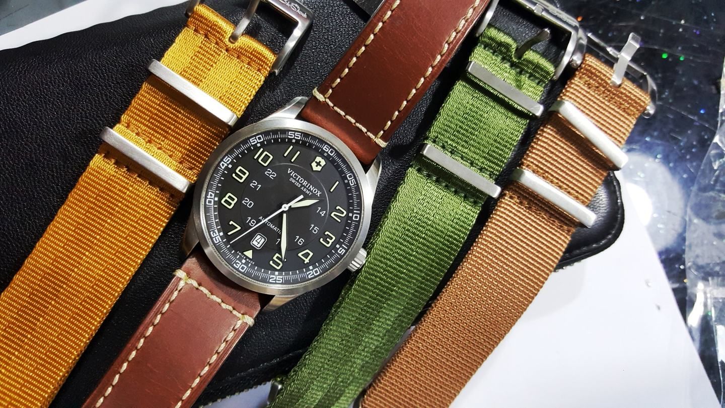 Customer photo review of AlphaShark Slim - Camel