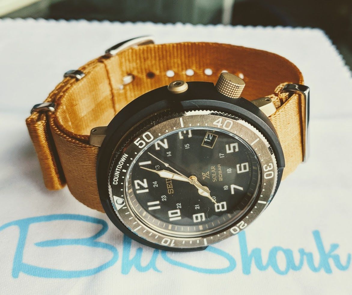 Customer photo review of AlphaShark Slim - Camel