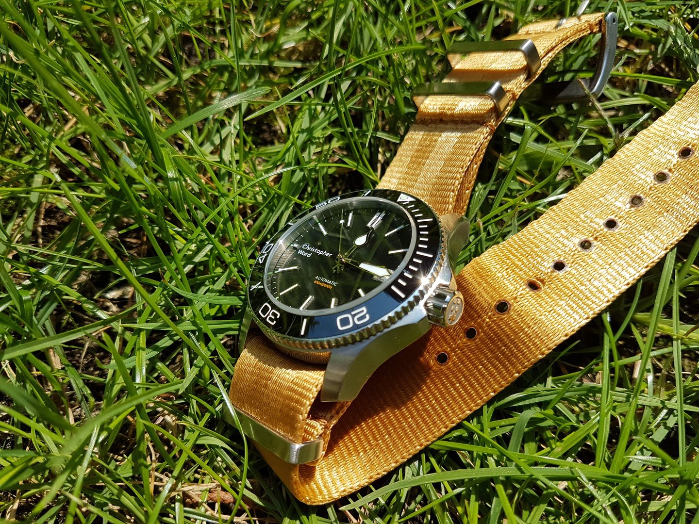 Customer photo review of AlphaShark Slim - Camel