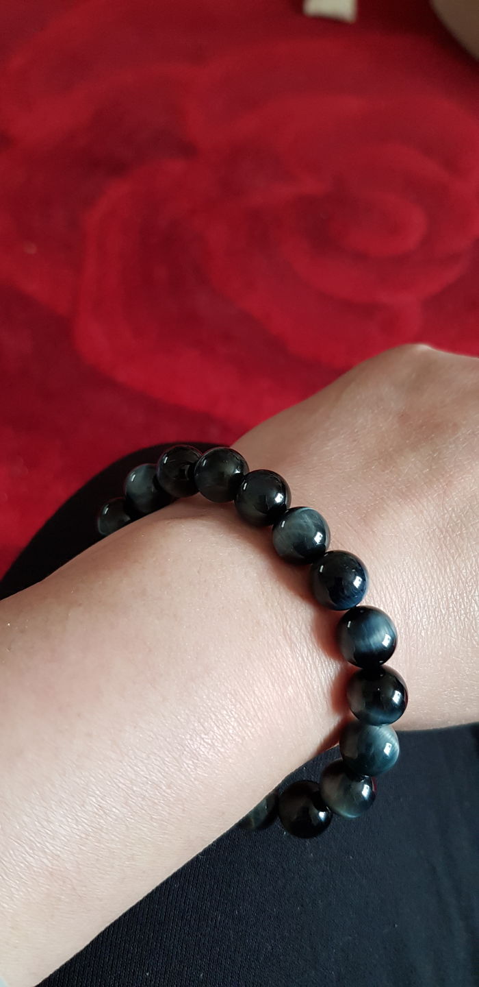 Customer photo review of Blue-Tigers-Eye Protection & Wealth Bracelet