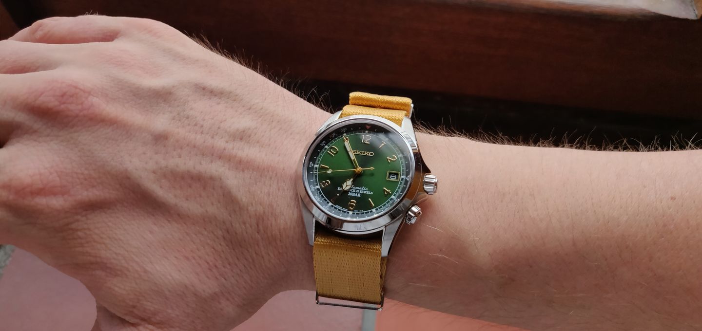 Customer photo review of AlphaShark Slim - Camel