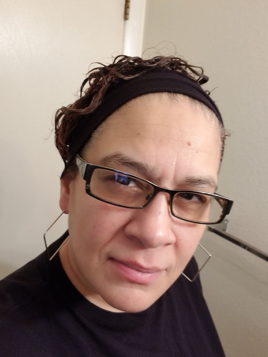 Customer photo review of Hair Growth Serum for Curly Hair with Organic Castor Oil for Strengthening and Vanilla Berry Fragrance