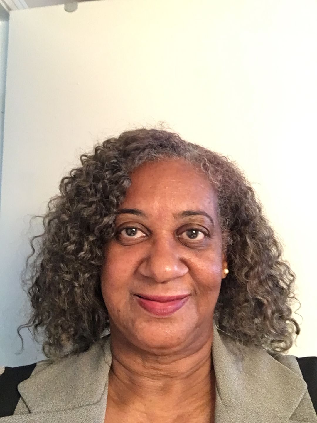 Customer photo review of Hair Growth Serum for Curly Hair with Organic Castor Oil for Strengthening and Vanilla Berry Fragrance