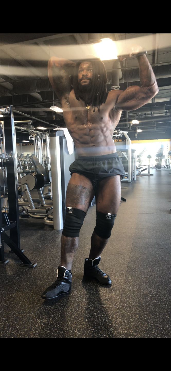 Customer photo review of Strength Shop Thor Knee Sleeves - Double Ply - Black