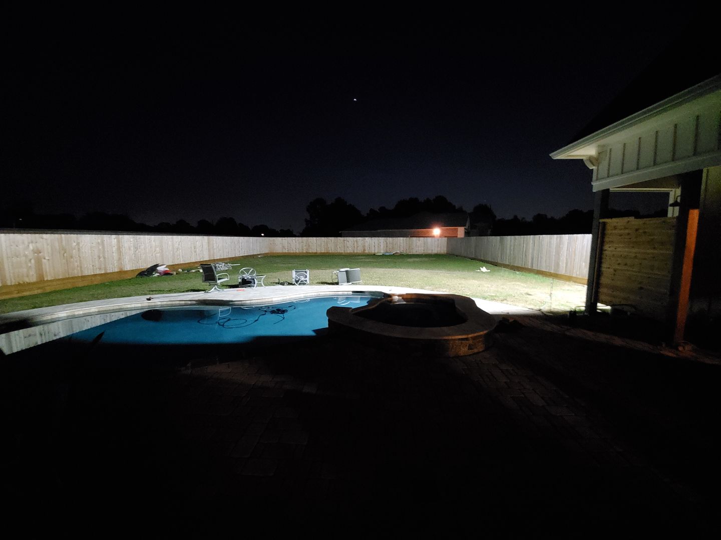Customer photo review of 150W LED Pole Light with Photocell; 5700K ; Universal Mount ; White ; AC100-277V