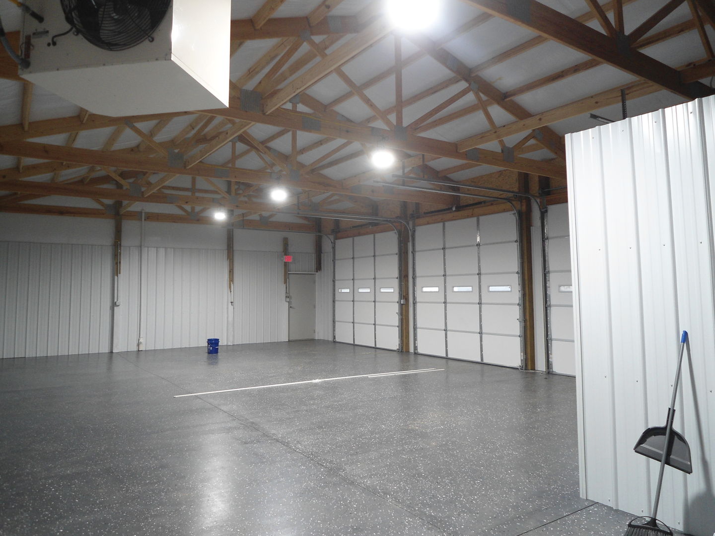 Customer photo review of High Bay LED Light 150W UFO 5700K - LED Warehouse Lighting - 20,098 Lumens