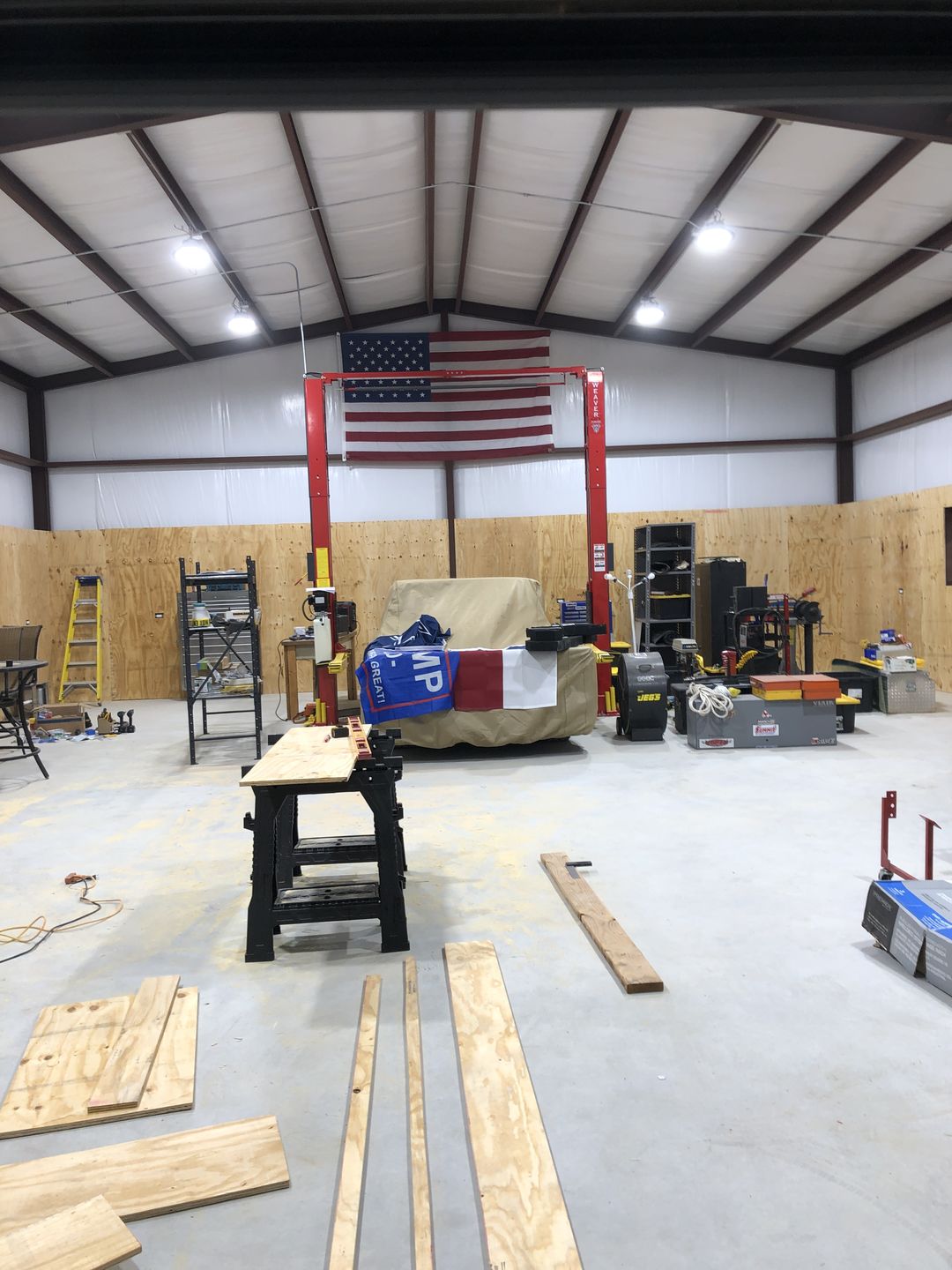 Customer photo review of High Bay LED Light UFO LED 240W 5700K 31000 Lumens - Warehouse Lighting
