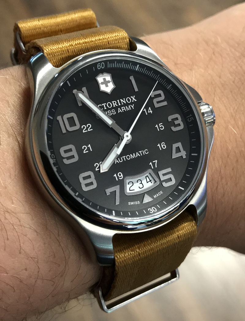 Customer photo review of AlphaShark Slim - Camel