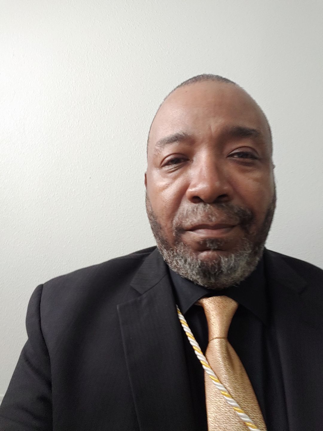 Customer photo review of Tie, Pocket Square and Cufflinks In Gold