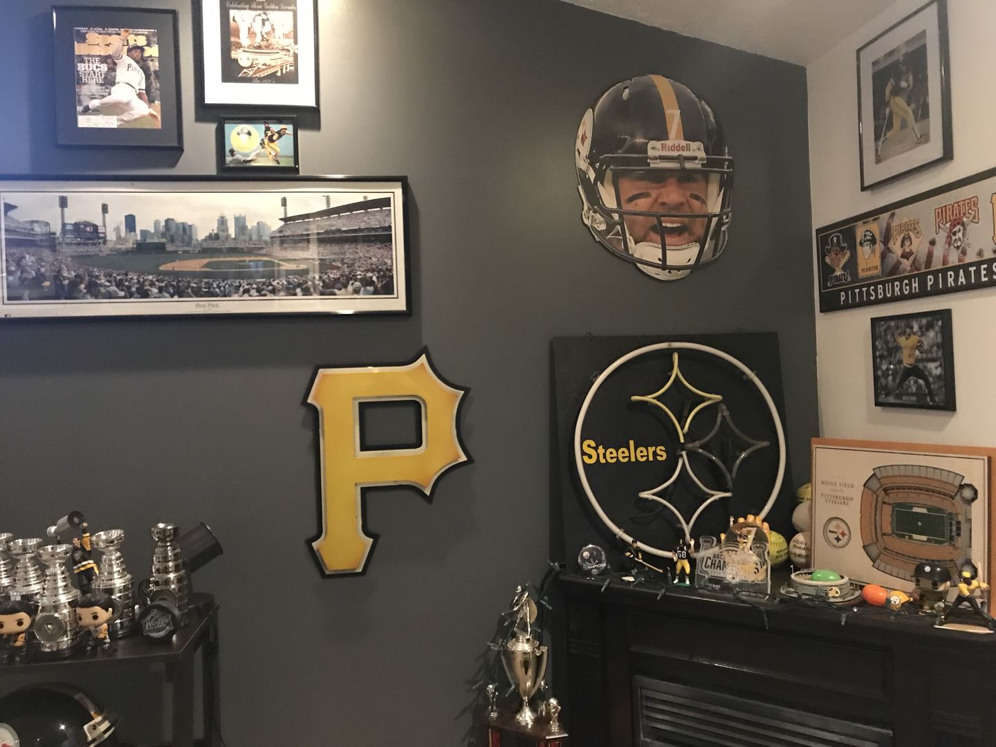 Customer photo review of Pittsburgh Pirates P Logo 3D Metal Artwork