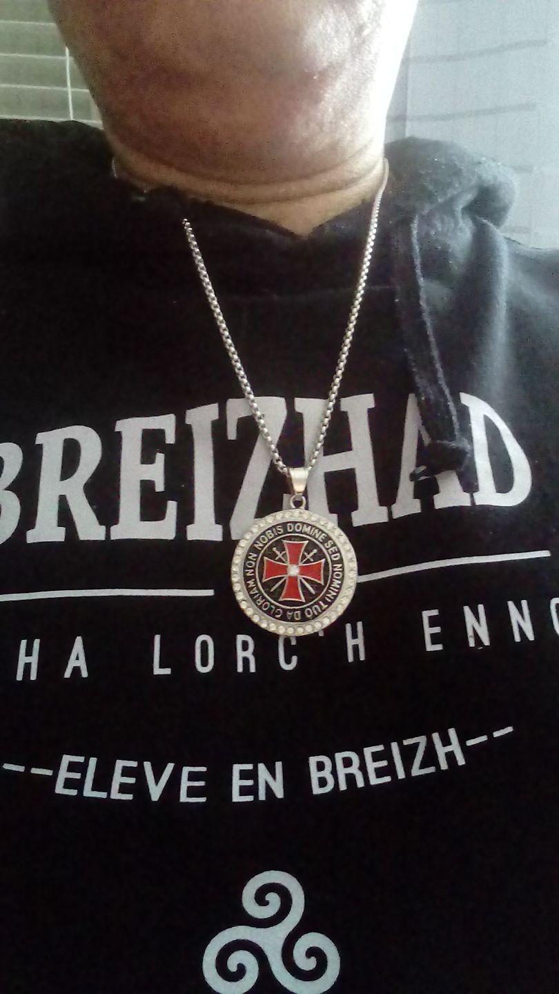 Customer photo review of Collier du Seigneur Templier