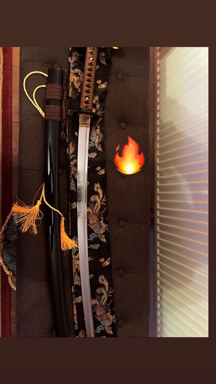 Customer photo review of 1095 STEEL CALY TEMPERED FULL TANG BLADE JAPANESE SAMURAI SWORD KATANA VERY SHAR