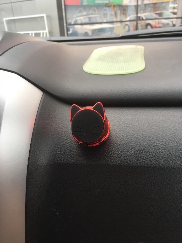 Customer photo review of Meow Magnetic Phone Holder