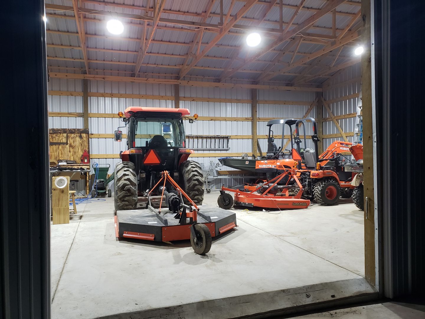 Customer photo review of High Bay LED Light 150W UFO 5700K - LED Warehouse Lighting - 20,098 Lumens