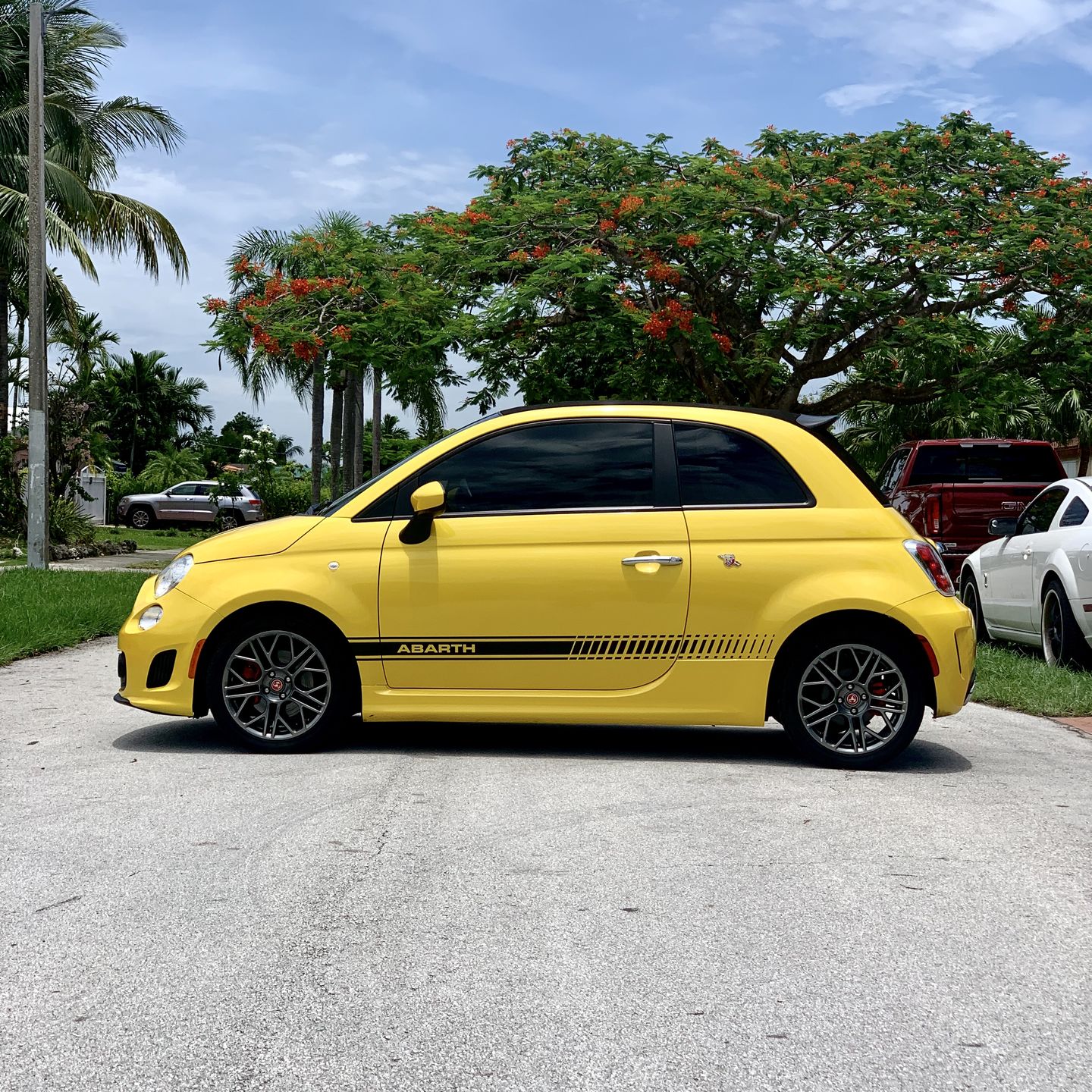 Customer photo review of Fiat 500 2007 & Up ABARTH style pre-cut side decal set