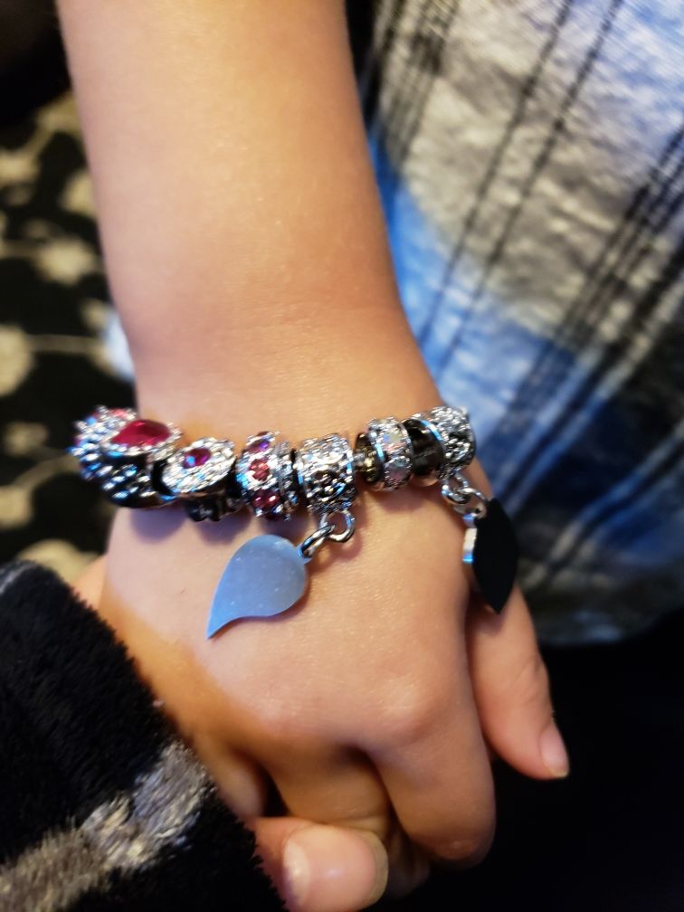 Customer photo review of Aunt Niece Infinite Love Bracelets