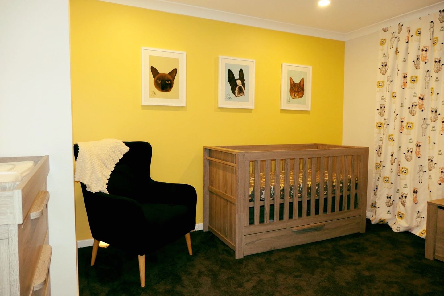 Customer photo review of Mamas and Papas Franklin 3 Piece Cotbed Set with Dresser Change & Mattress - Oak