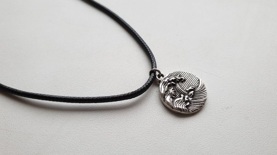 Customer photo review of The great wave of kanagawa Necklace
