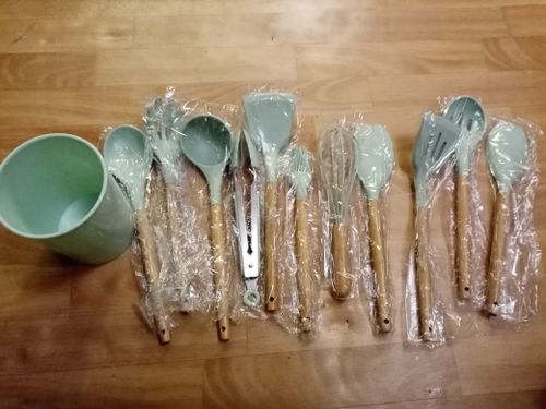 Customer photo review of 12pcs Kitchen Utensil Set Silicone Household Wooden Cooking Tools Set