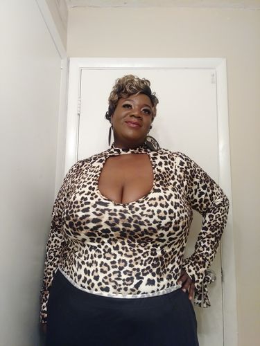 Customer photo review of Rebdolls "Stand Out” Turtleneck Crop Top