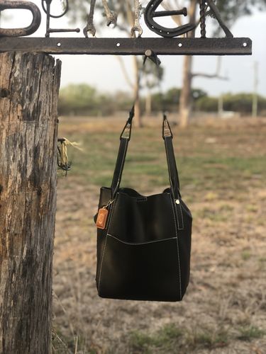 Customer photo review of Vendine Handbag