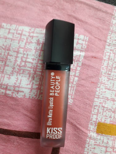 Customer photo review of Beauty People Ultra Matte Kiss Proof Liquid Lipstick
