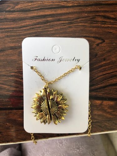 Customer photo review of "YOU ARE MY SUNSHINE" - SUNFLOWER NECKLACE