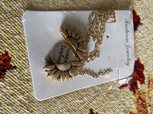 Customer photo review of "YOU ARE MY SUNSHINE" - SUNFLOWER NECKLACE