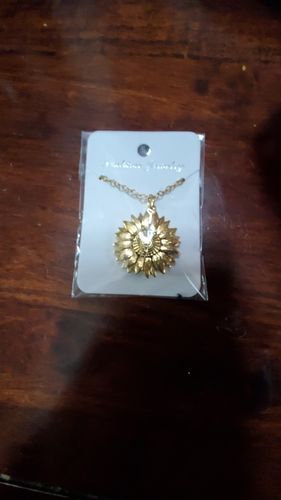Customer photo review of "YOU ARE MY SUNSHINE" - SUNFLOWER NECKLACE