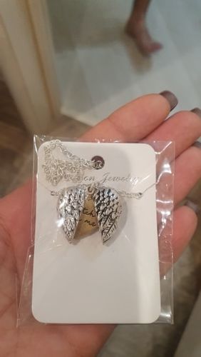 Customer photo review of "YOU ARE MY SUNSHINE" - SUNFLOWER NECKLACE