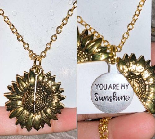 Customer photo review of "YOU ARE MY SUNSHINE" - SUNFLOWER NECKLACE