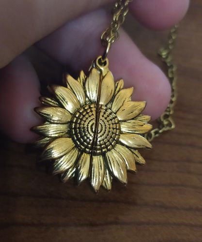Customer photo review of "YOU ARE MY SUNSHINE" - SUNFLOWER NECKLACE