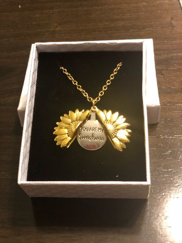 Customer photo review of "YOU ARE MY SUNSHINE" - SUNFLOWER NECKLACE