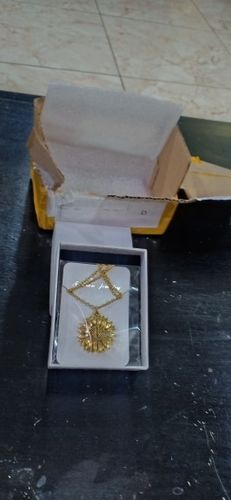 Customer photo review of "YOU ARE MY SUNSHINE" - SUNFLOWER NECKLACE