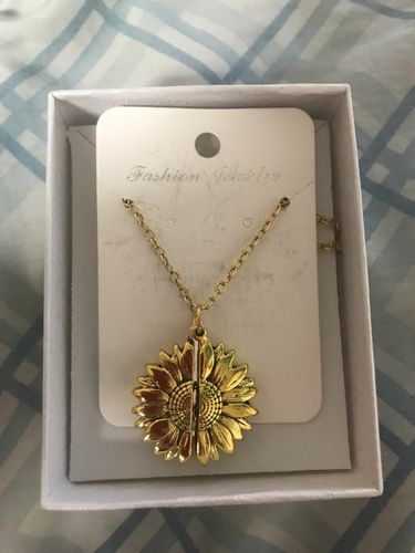 Customer photo review of "YOU ARE MY SUNSHINE" - SUNFLOWER NECKLACE