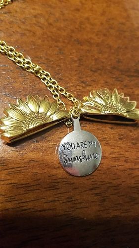 Customer photo review of "YOU ARE MY SUNSHINE" - SUNFLOWER NECKLACE