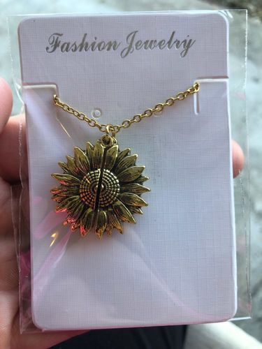 Customer photo review of "YOU ARE MY SUNSHINE" - SUNFLOWER NECKLACE